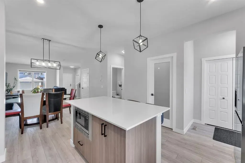 67 Corner Glen Gardens NE