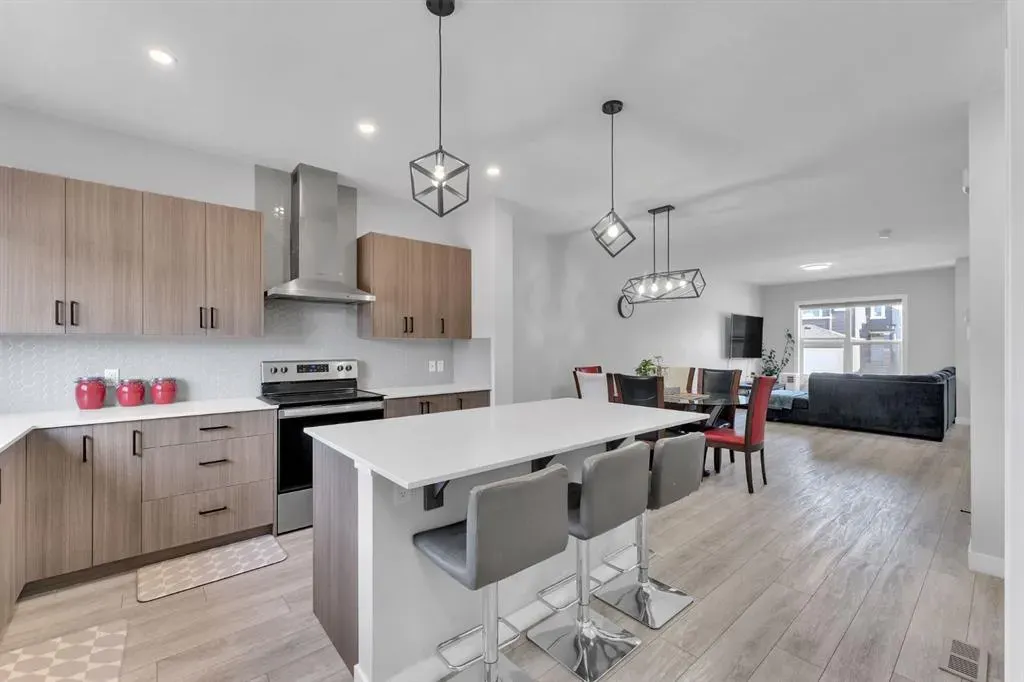 67 Corner Glen Gardens NE