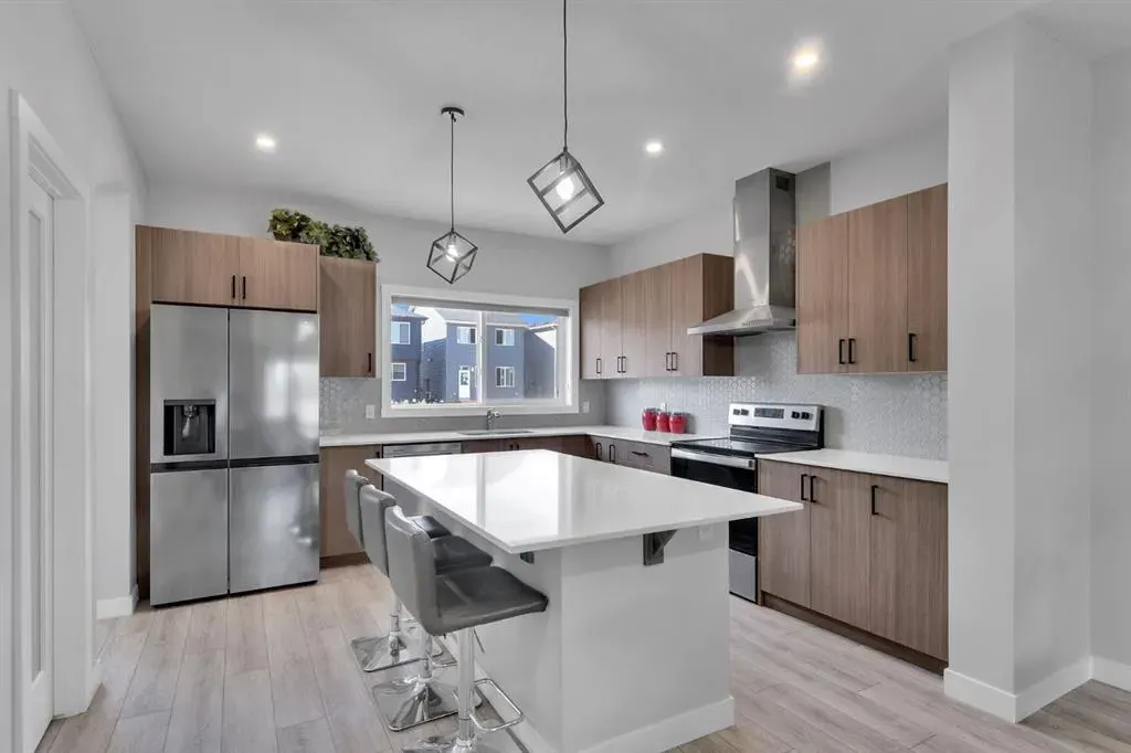 67 Corner Glen Gardens NE