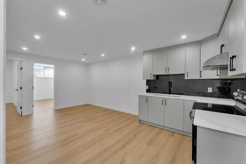 67 Corner Glen Gardens NE