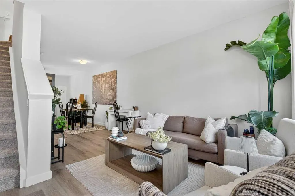 16 Evanscrest Park NW, #104