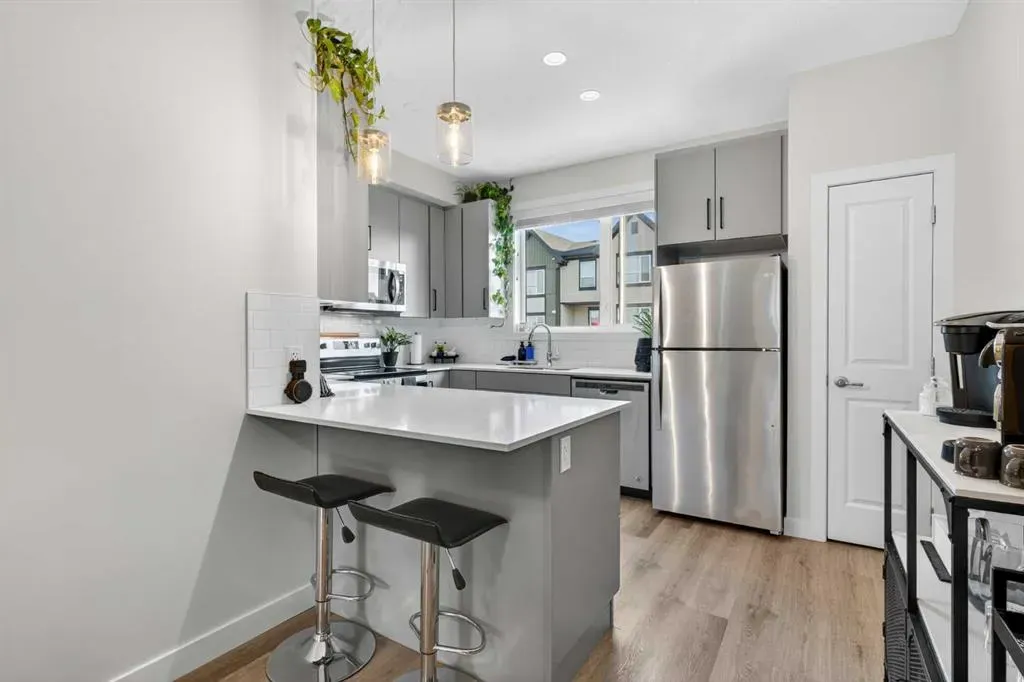 16 Evanscrest Park NW, #104