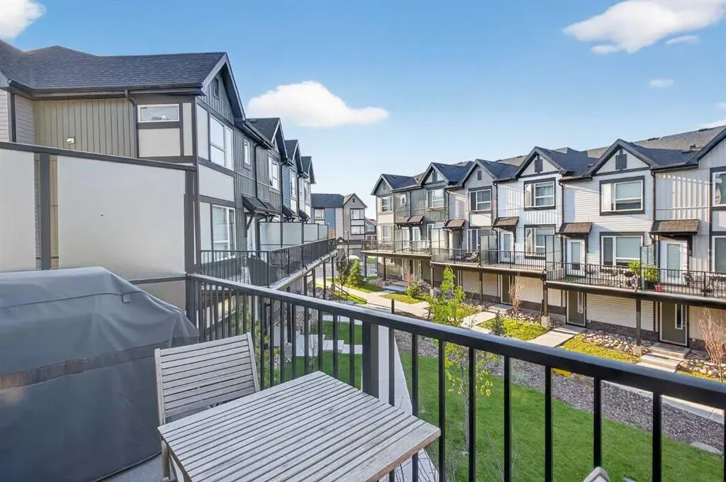 16 Evanscrest Park NW, #104