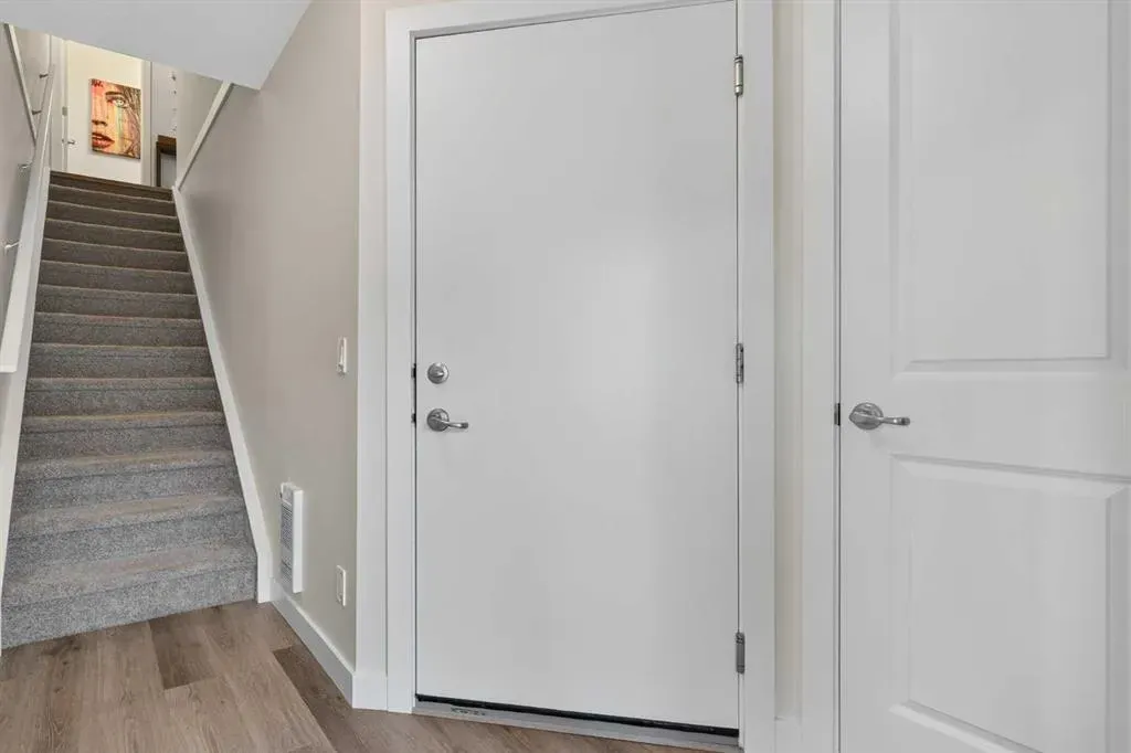 16 Evanscrest Park NW, #104