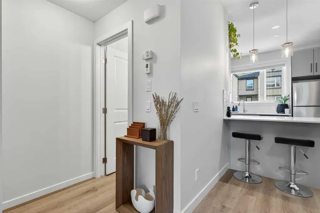 16 Evanscrest Park NW, #104
