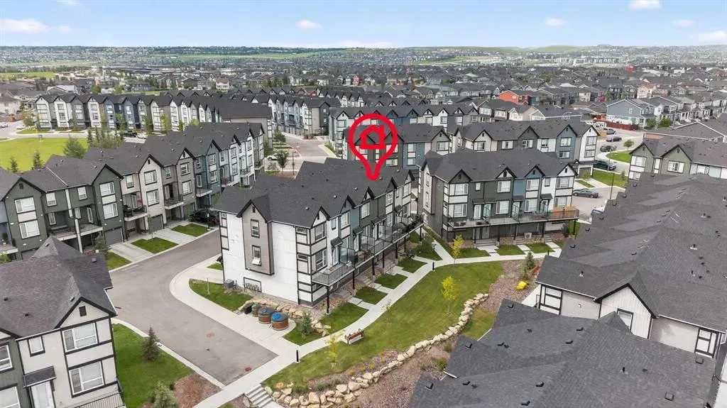 16 Evanscrest Park NW, #104