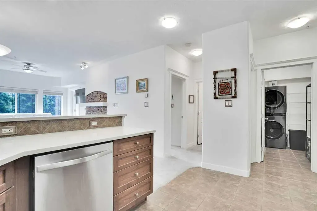 20 Discovery Ridge Close SW, #323