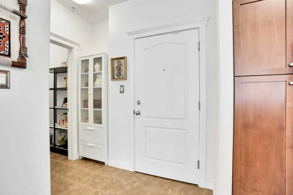 20 Discovery Ridge Close SW, #323