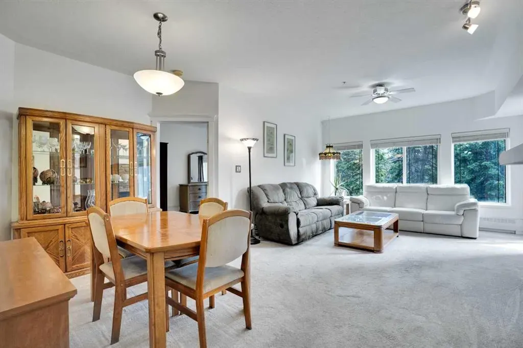 20 Discovery Ridge Close SW, #323