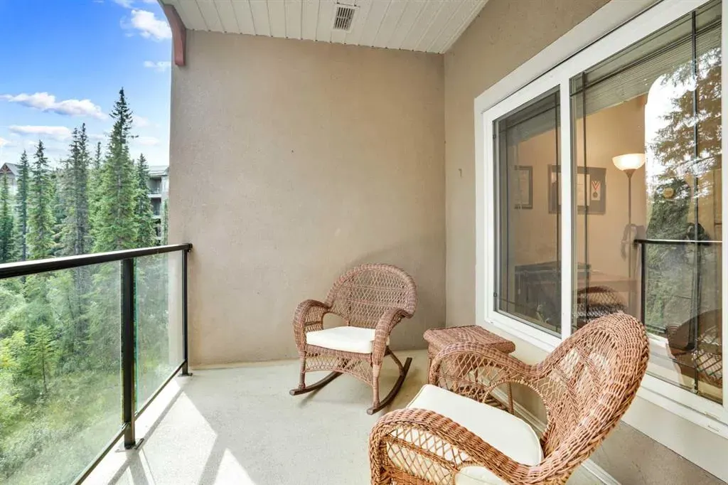 20 Discovery Ridge Close SW, #323