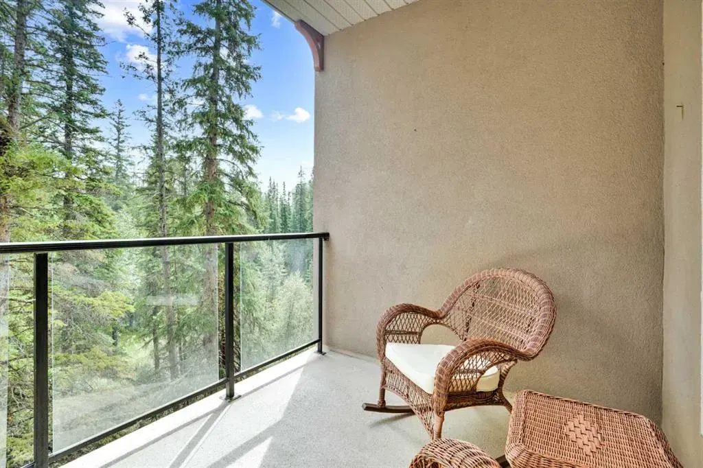 20 Discovery Ridge Close SW, #323