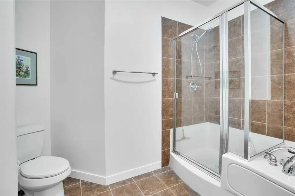 20 Discovery Ridge Close SW, #323