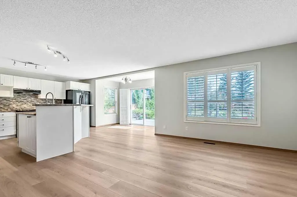 14 Crystalridge Bay
