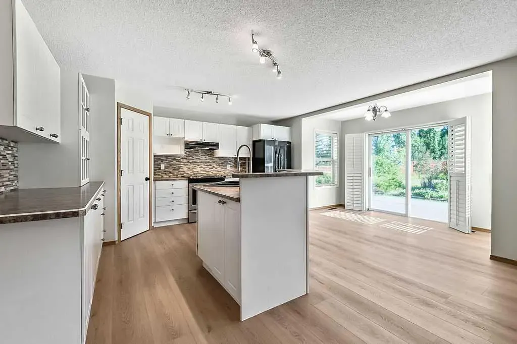14 Crystalridge Bay