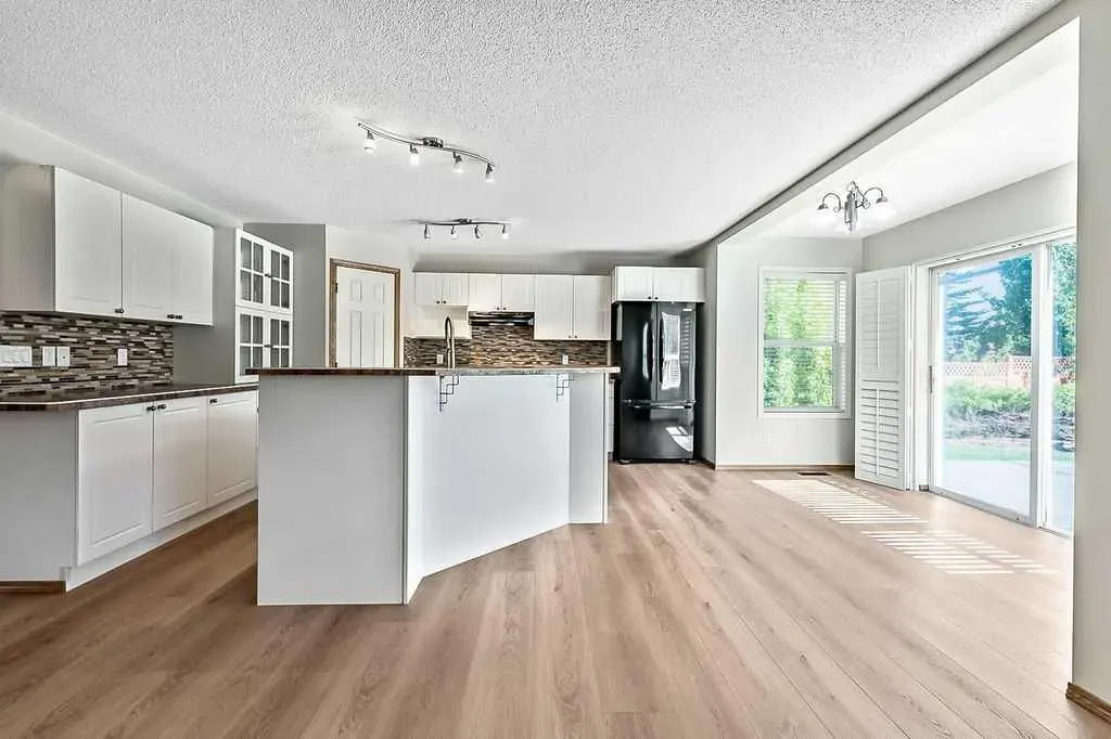 14 Crystalridge Bay