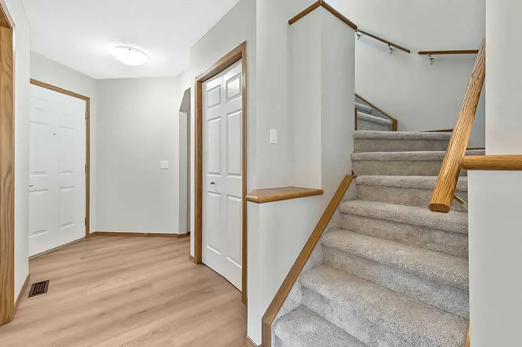14 Crystalridge Bay
