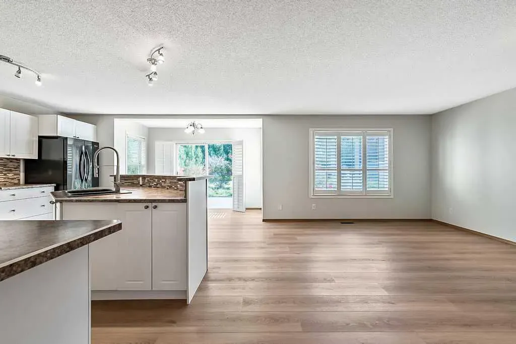 14 Crystalridge Bay