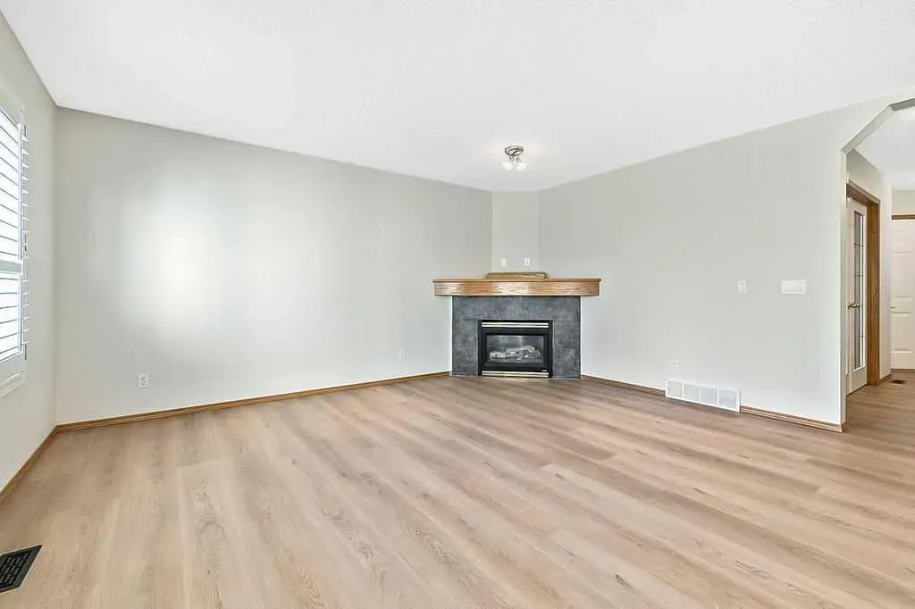 14 Crystalridge Bay