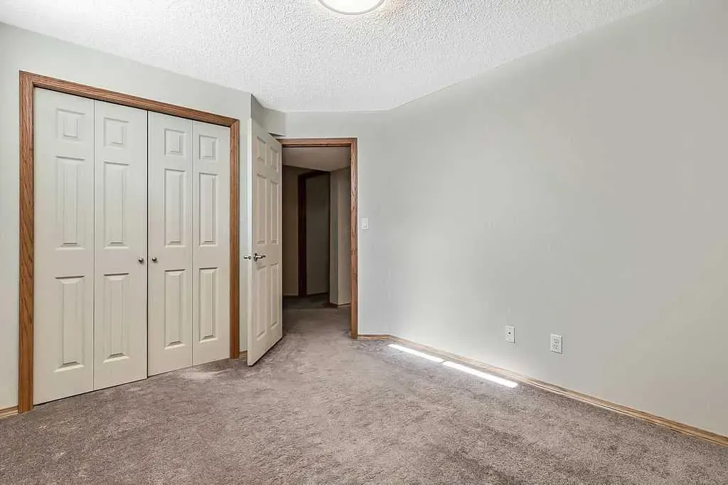 14 Crystalridge Bay