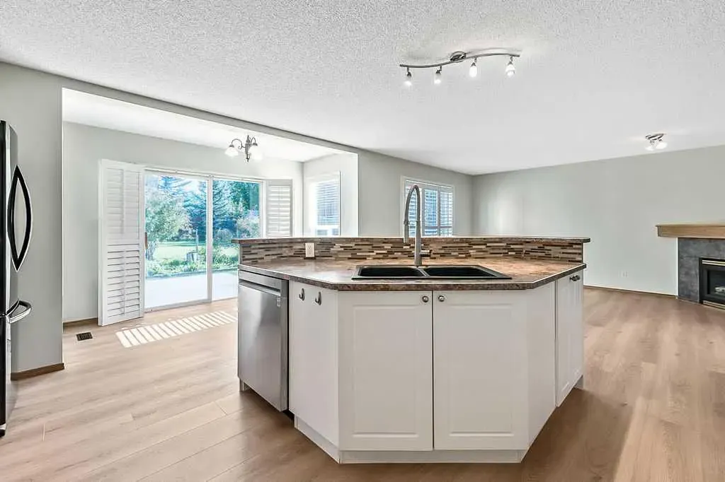 14 Crystalridge Bay