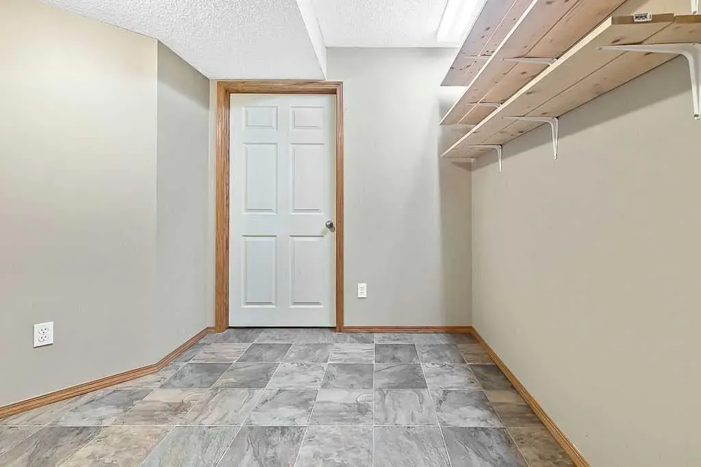 14 Crystalridge Bay