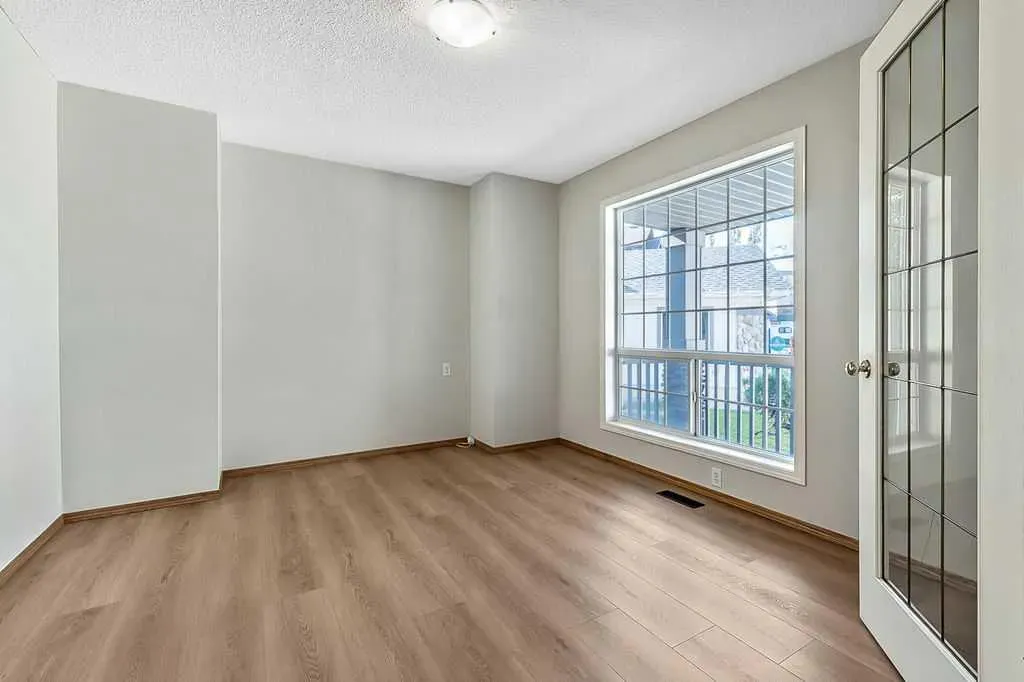 14 Crystalridge Bay