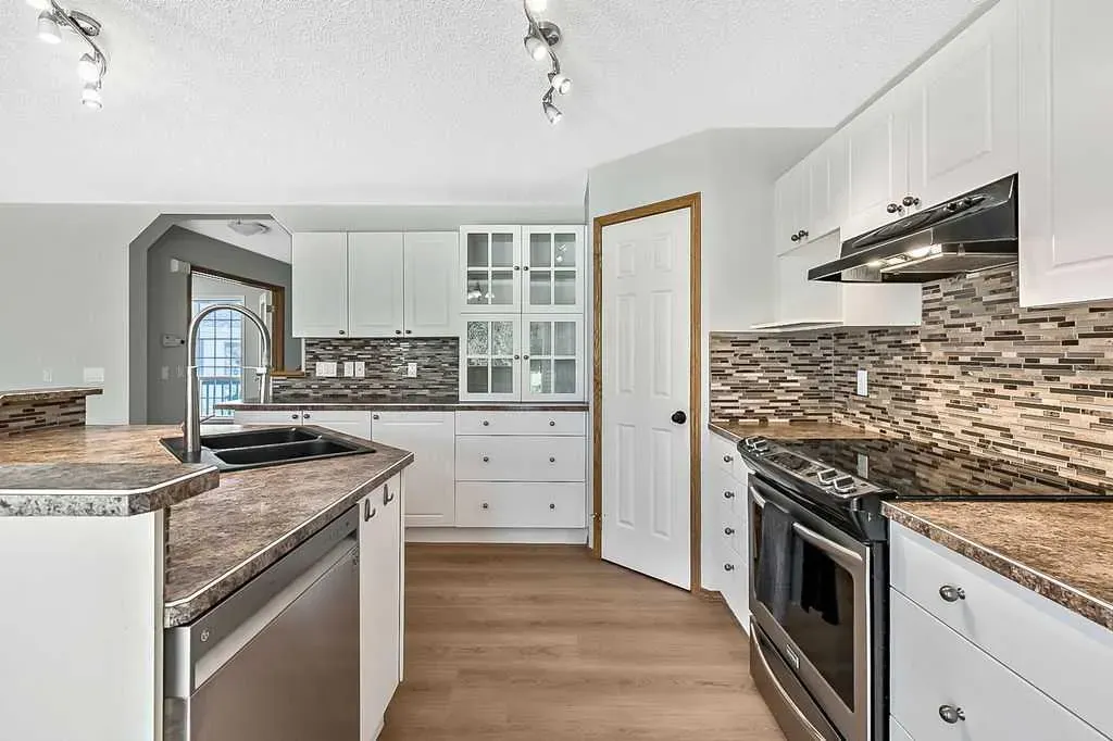 14 Crystalridge Bay