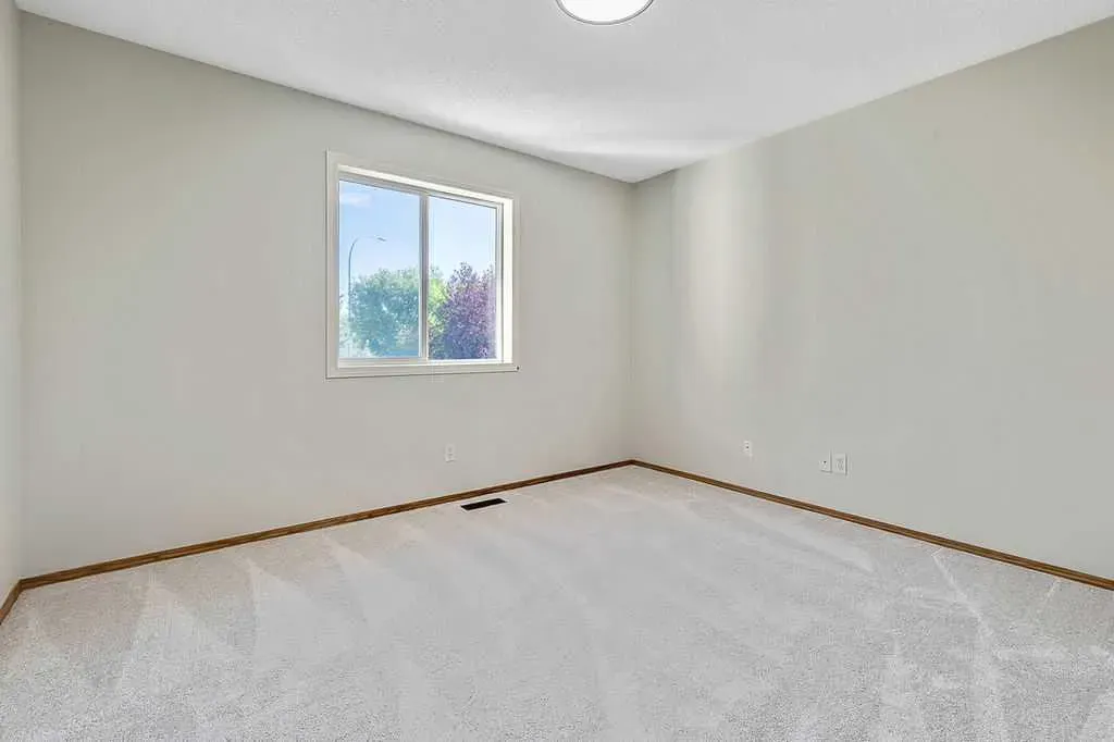 14 Crystalridge Bay