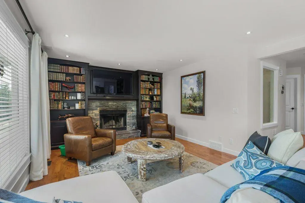 243 Country Hills Close NW