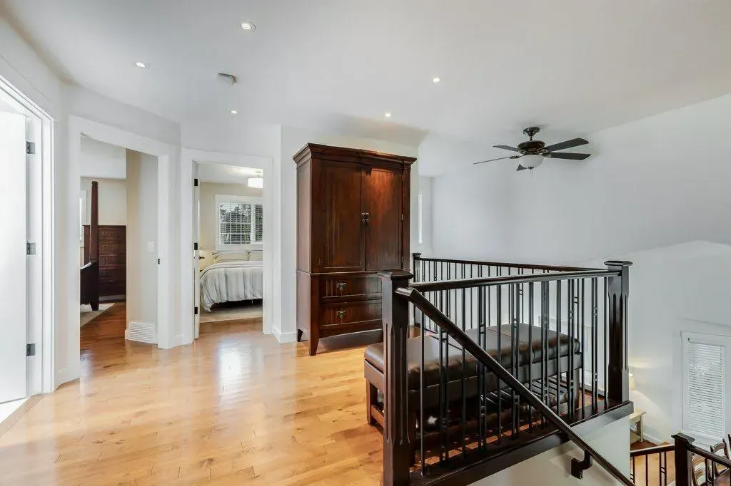 243 Country Hills Close NW