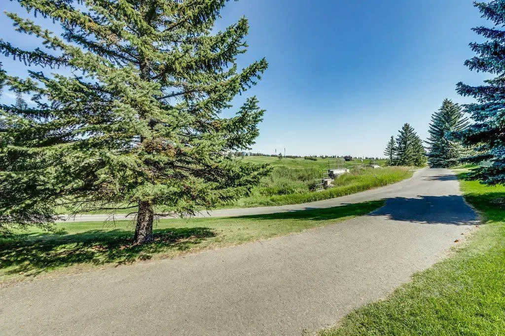 243 Country Hills Close NW