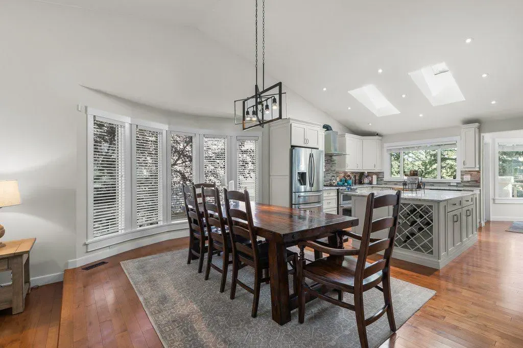 243 Country Hills Close NW