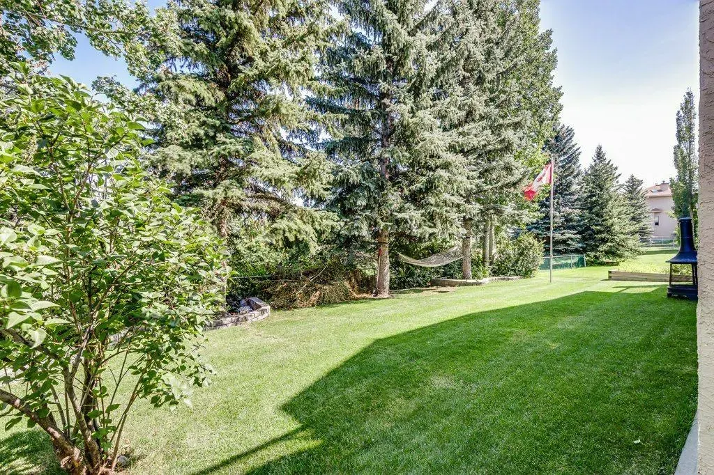 243 Country Hills Close NW