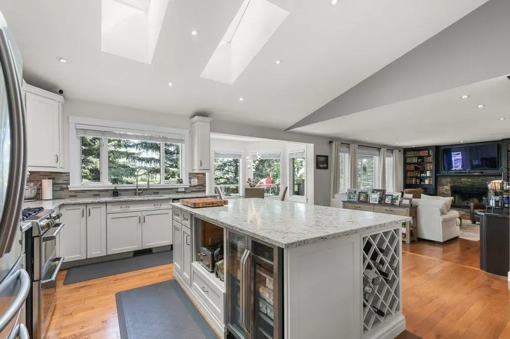 243 Country Hills Close NW