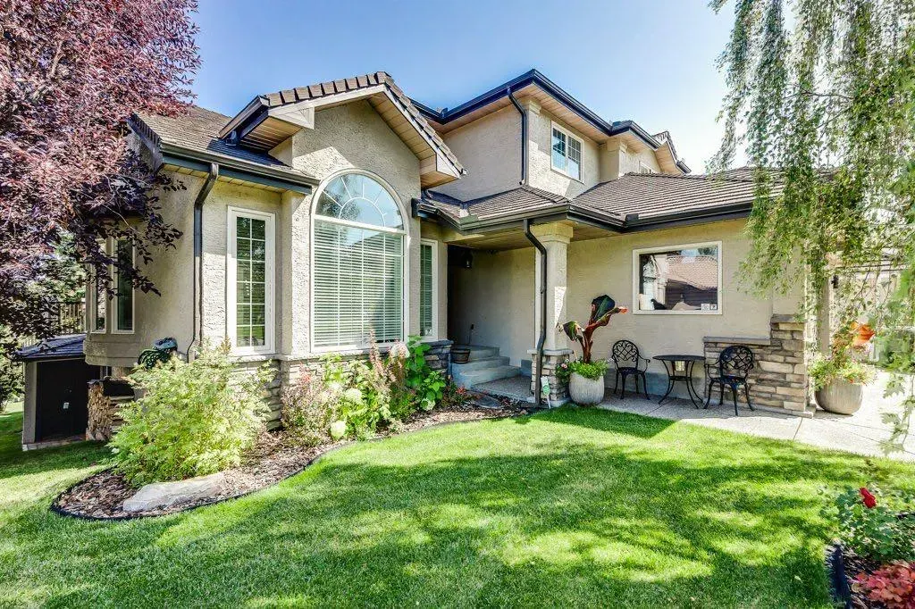 243 Country Hills Close NW