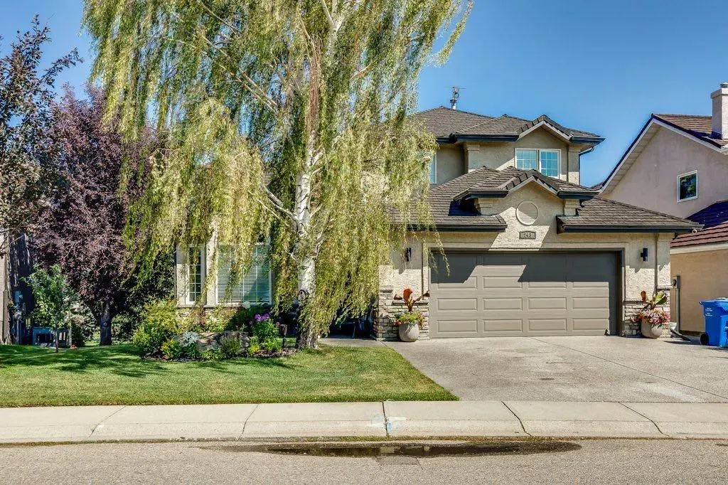 243 Country Hills Close NW