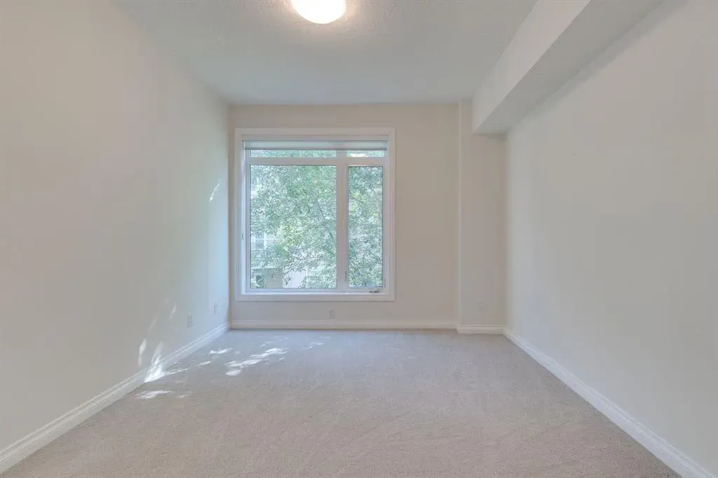 10 Hemlock Crescent SW, #304