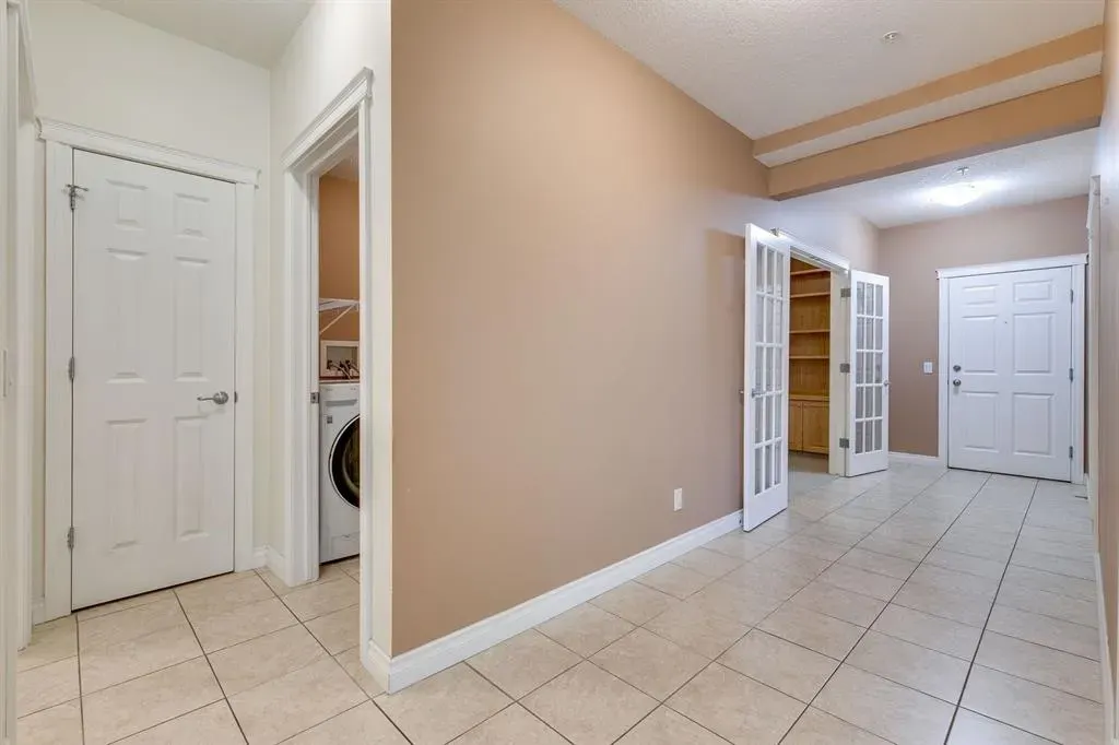 10 Hemlock Crescent SW, #304