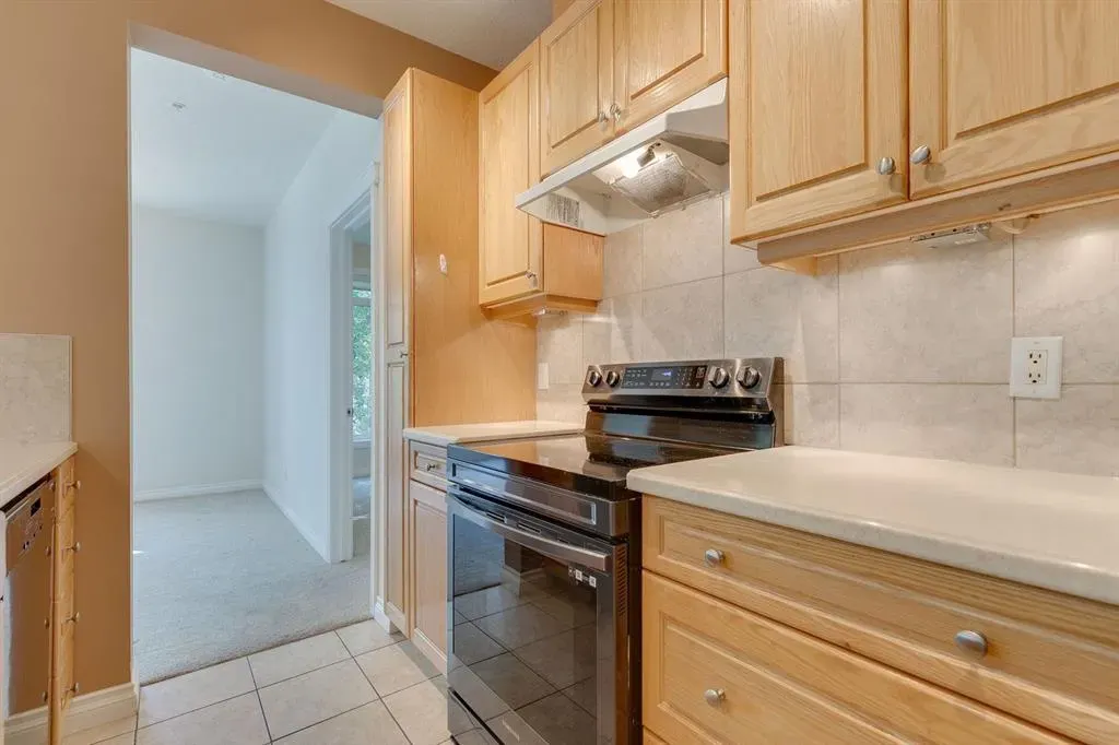 10 Hemlock Crescent SW, #304