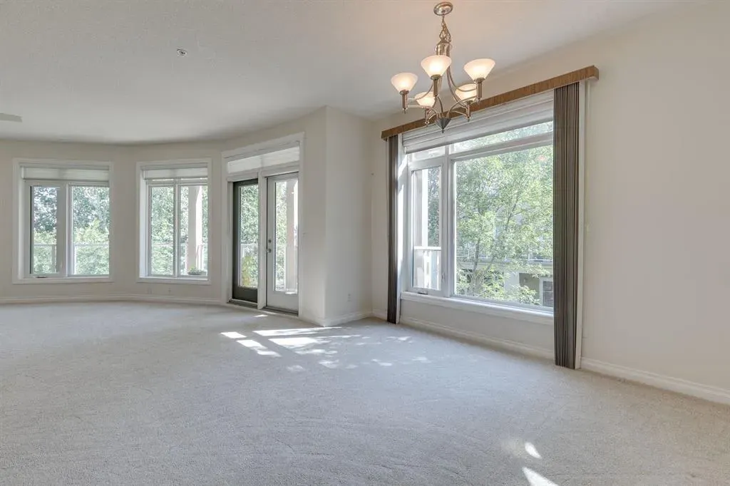 10 Hemlock Crescent SW, #304