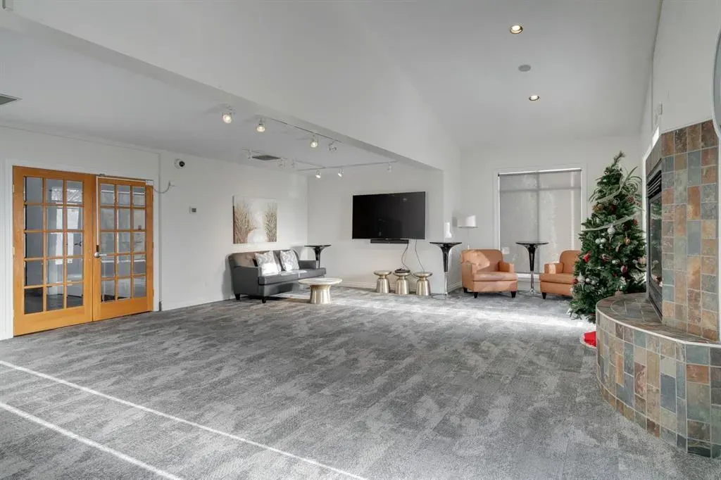 10 Hemlock Crescent SW, #304