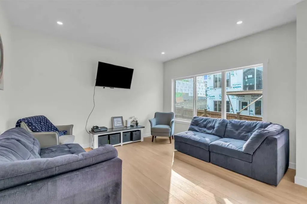 35 Versant View SW
