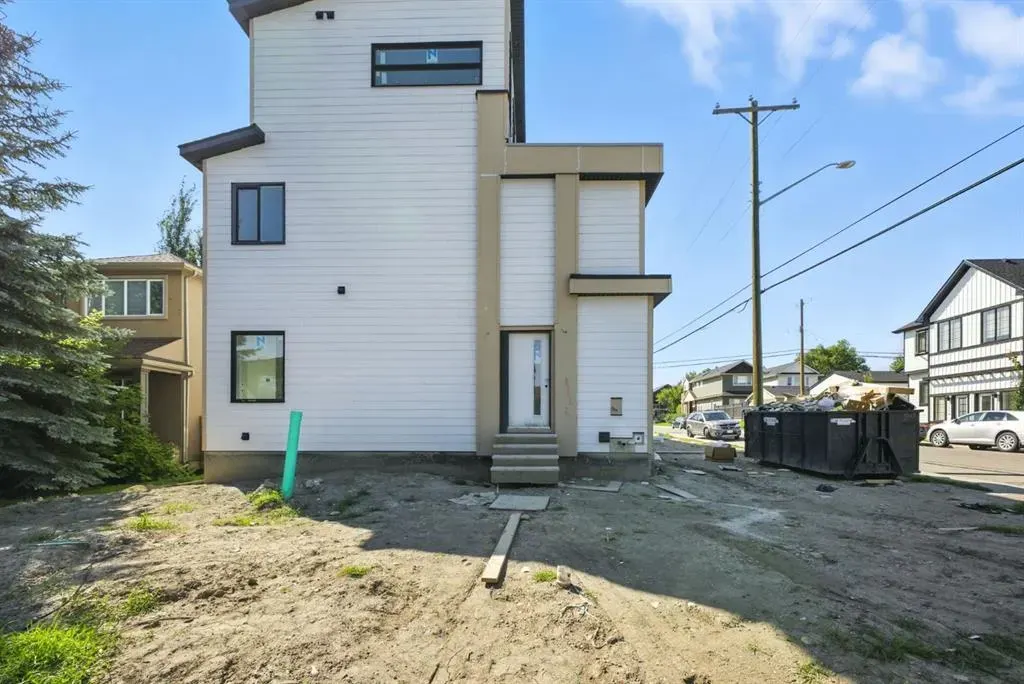 2201 32 Street SW