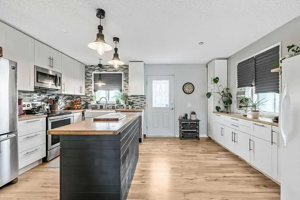 201 Robert Street SW