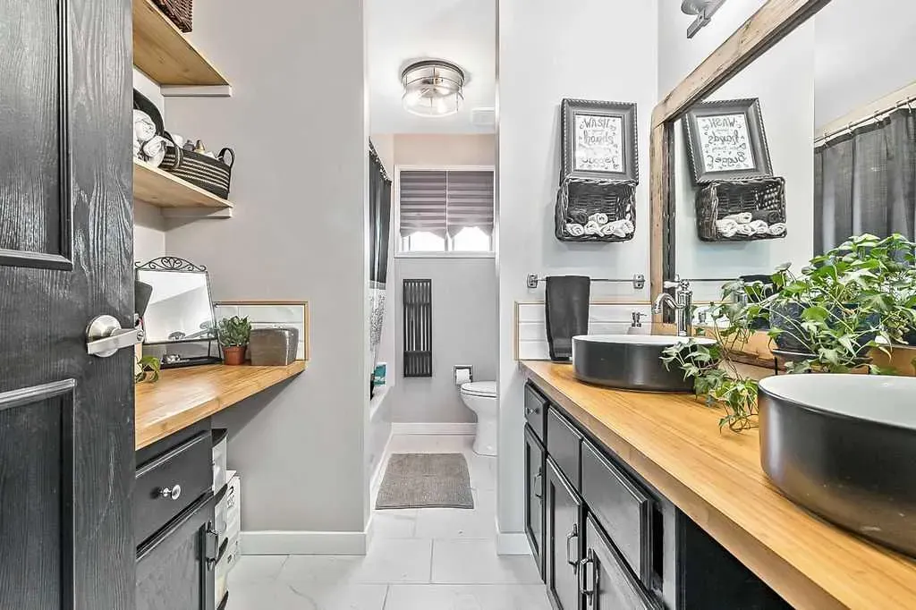 201 Robert Street SW