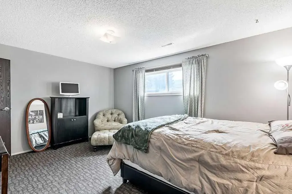 201 Robert Street SW