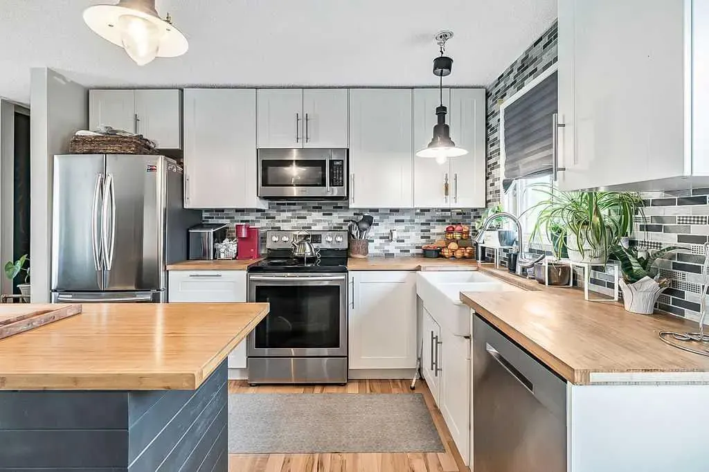 201 Robert Street SW