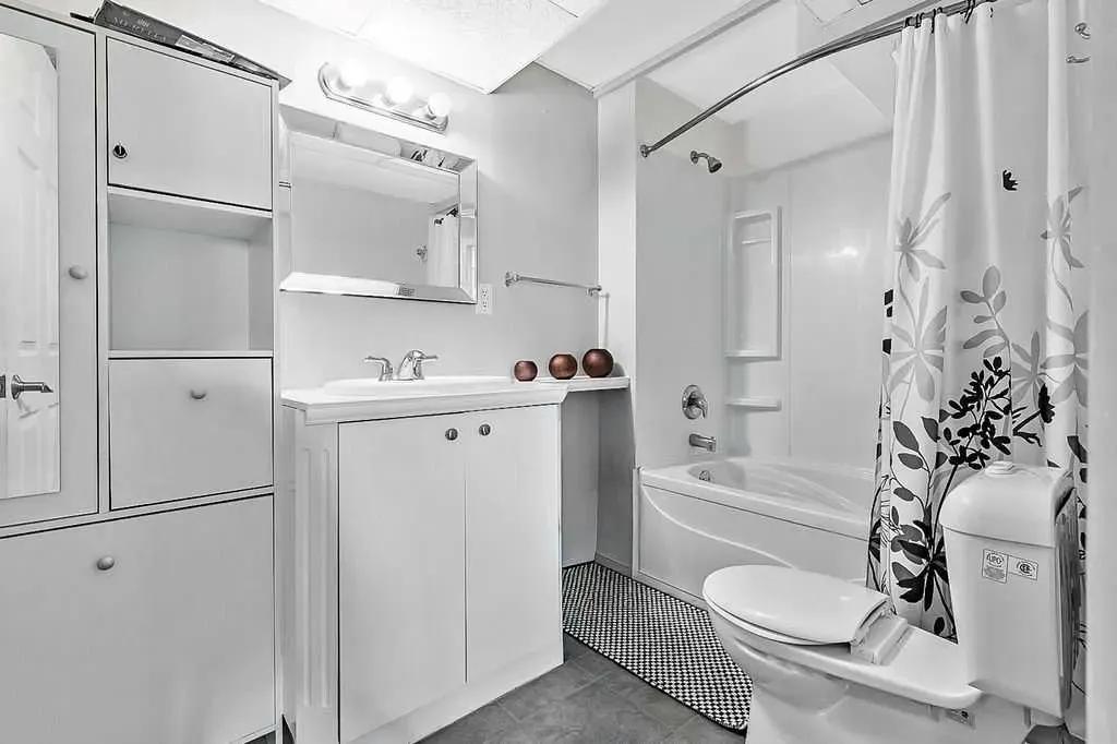 201 Robert Street SW