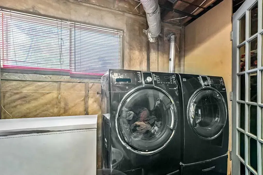 201 Robert Street SW