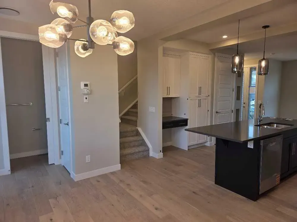 145 Cobblestone Gate SW
